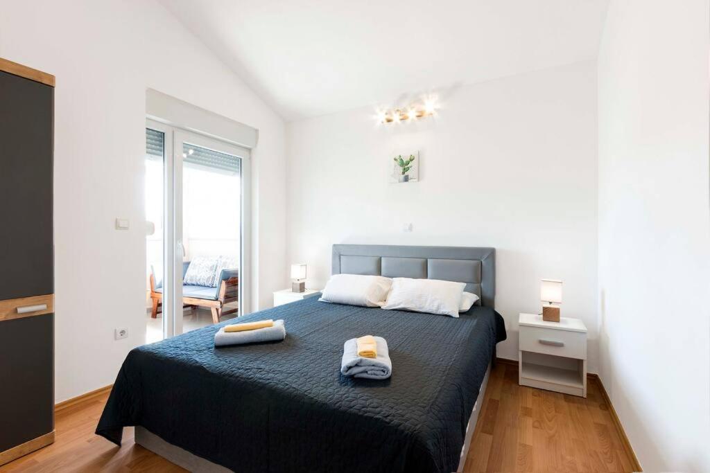 Cozy Apartment With Private Parking Медулин Екстериор снимка