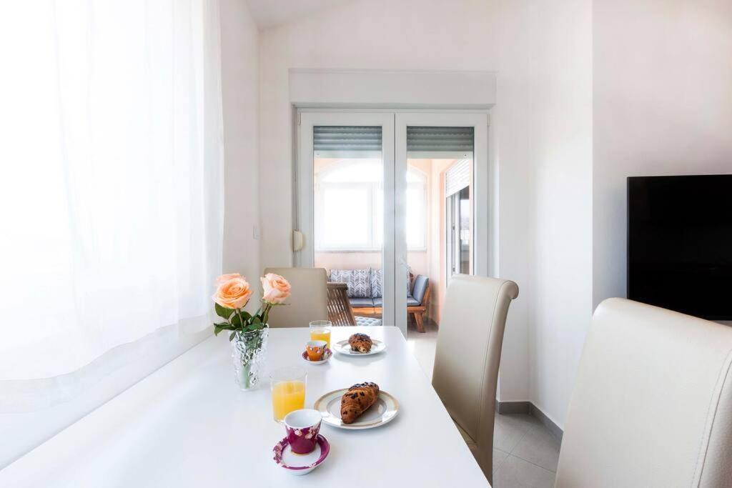 Cozy Apartment With Private Parking Медулин Екстериор снимка
