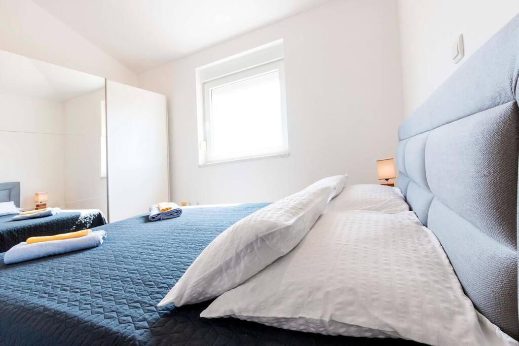 Cozy Apartment With Private Parking Медулин Екстериор снимка