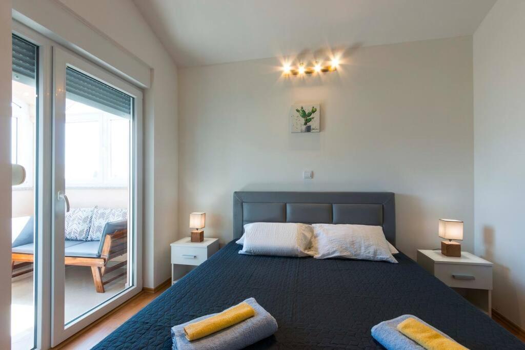 Cozy Apartment With Private Parking Медулин Екстериор снимка